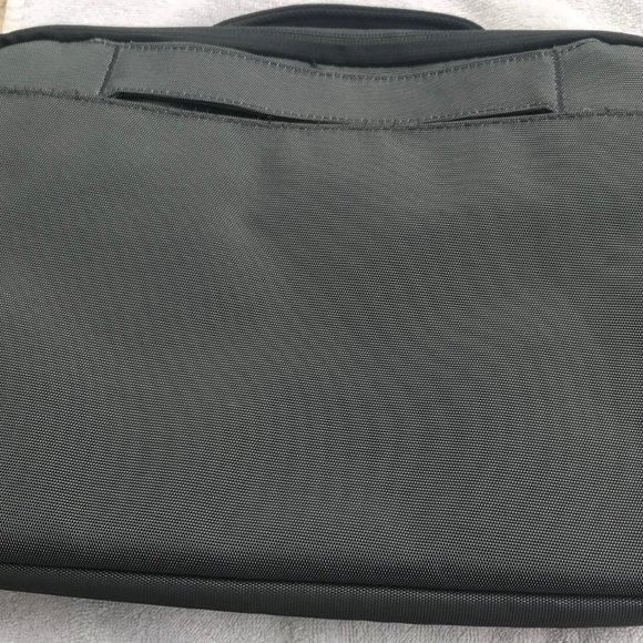 Thule Laptop Case - Picture 3 of 3